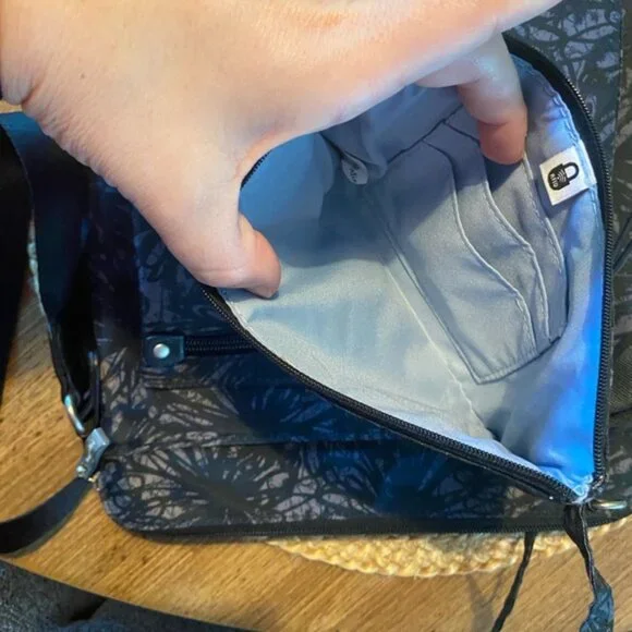 Baggalini Go Bagg Crossbody Bag and RFID Phone Wristlet Set - Picture 5 of 8